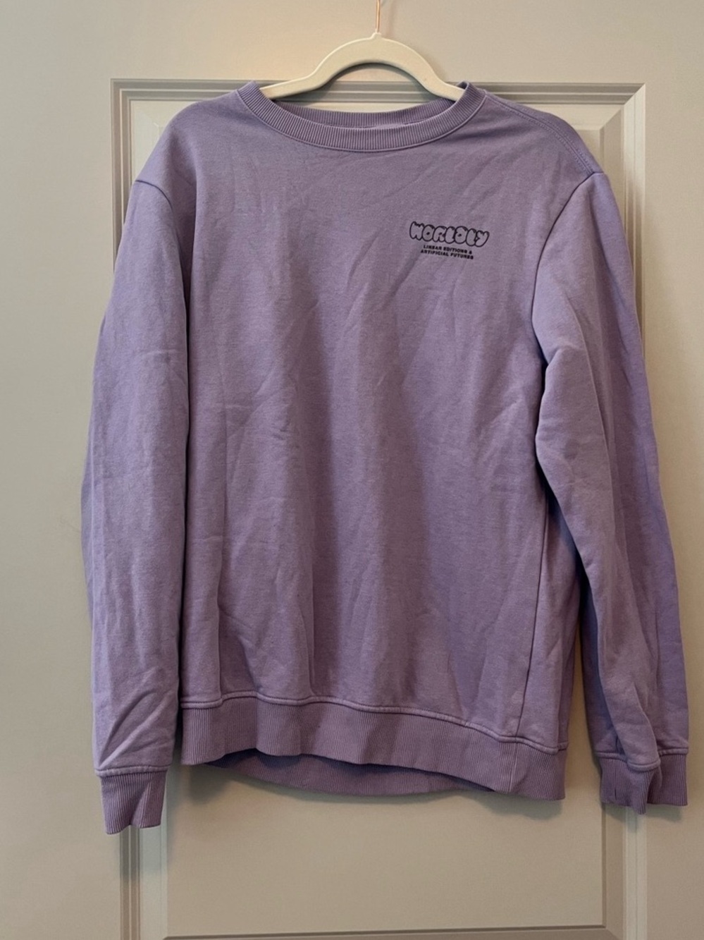 Men H&M Worldly lilac crewneck sweatshirt in a S
Little stains pictur